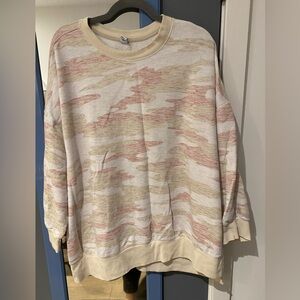 Women’s 3x camo sweatshirt with split sides